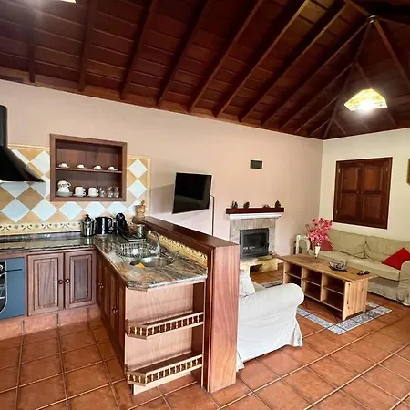 Rustic House La Montana 别墅